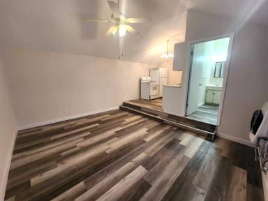 Main picture of 2046 N Pickwick Ave