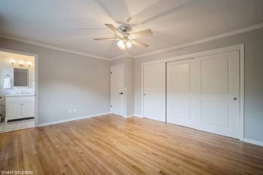 Main picture of 1121 Waukegan Rd