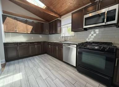 Main picture of 145 Jamestown St