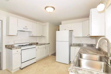 Main picture of 613 17th Ave NE