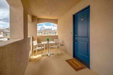 Main picture of Las Lomas Village Apartments