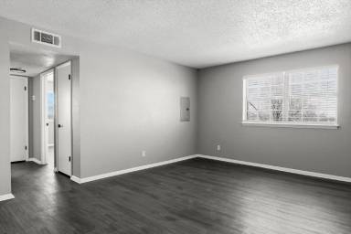 Main picture of 2300 SW 74th St