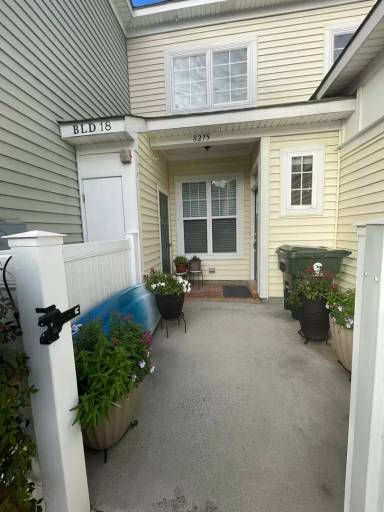 Main picture of 8275 Captains Way