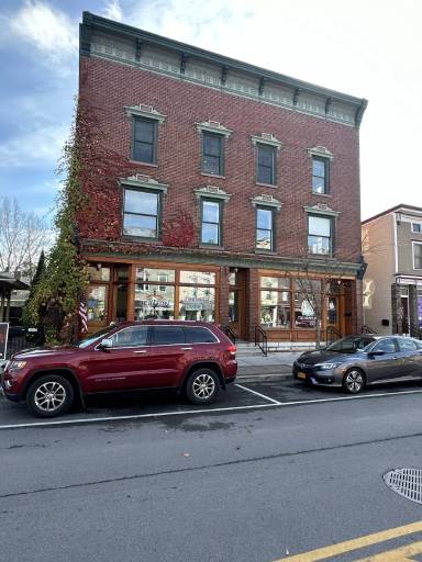 Main picture of 519 Riverside Dr