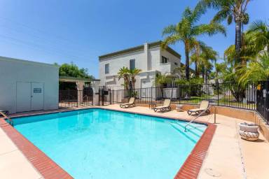 Main picture of 1059 E Bradley Ave