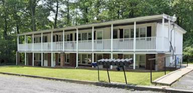 Main picture of 21 Oakwood Dr