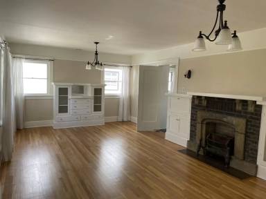 Main picture of 539 W Whiting Ave