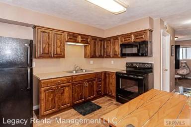 Main picture of 255 E Main St
