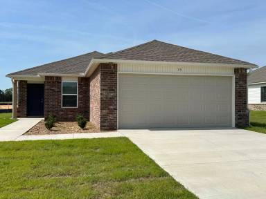 Main picture of 35 Foster Louis Ln
