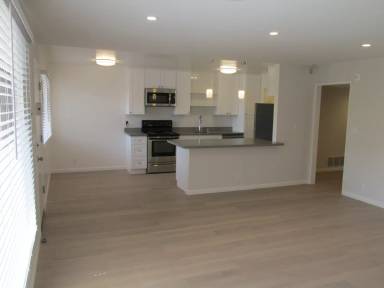 Main picture of 365 Warwick Ave