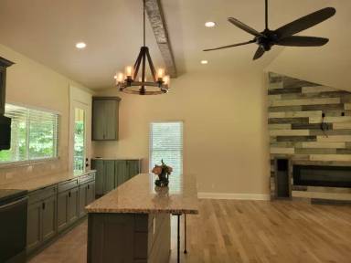 Main picture of 75 E Main St S