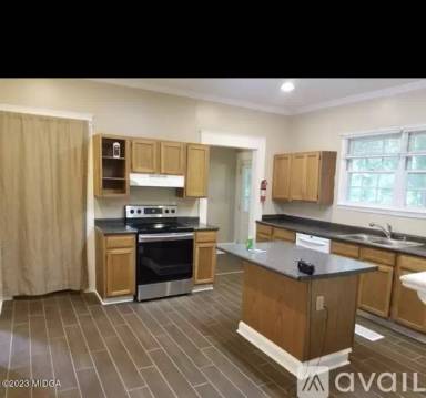 Main picture of 955 New St