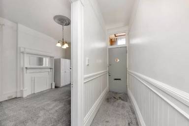 Main picture of 1674 Grove St