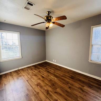 Main picture of 4478 Dallas St
