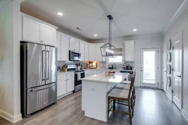 Main picture of 621 Thetford Aly