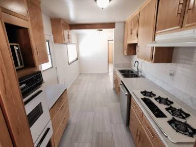 Main picture of 5016 W 137th St