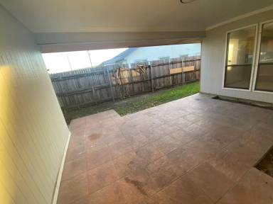 Main picture of 1530 Parkside Dr