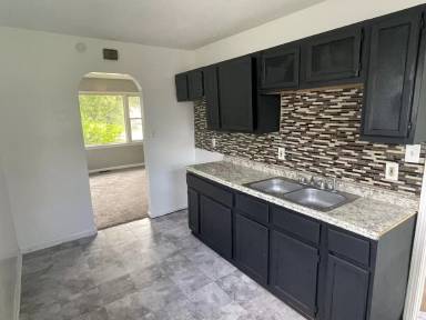 Main picture of 4816 E 173rd St