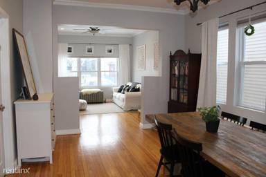 Main picture of 2531 W Lyndale St