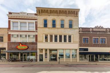 Main picture of 744 Main St