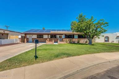 Main picture of 711 S Hall