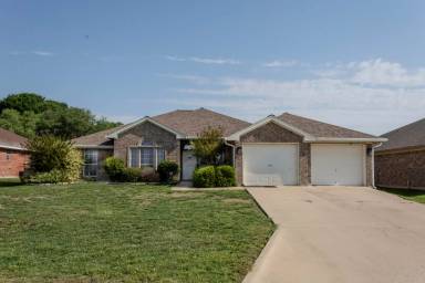 Main picture of 511 Cowhand Dr