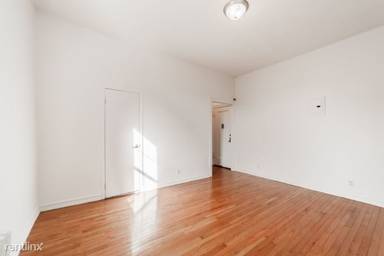 Main picture of 303 W 11th St
