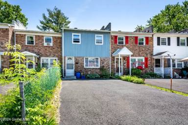 Main picture of 124 Mount Hope Dr