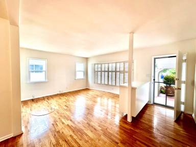 Main picture of 1507 1/2 E Sycamore Ave