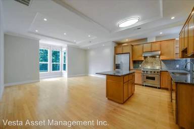 Main picture of 2677 Sutter St