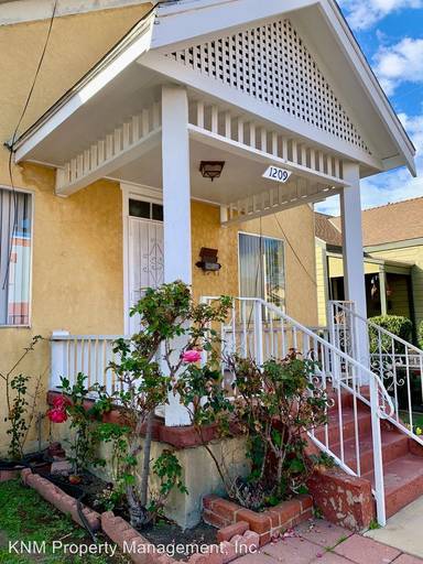 Main picture of 1209 S Centre St