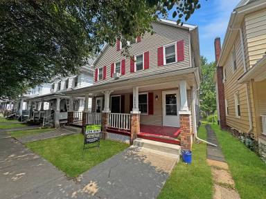 Main picture of 1020 Baldwin St