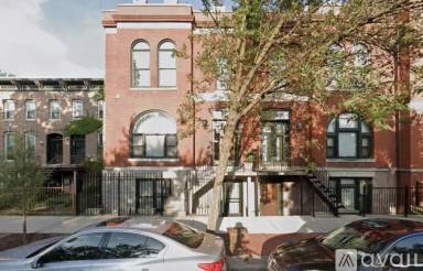 Main picture of 917 S Laflin St