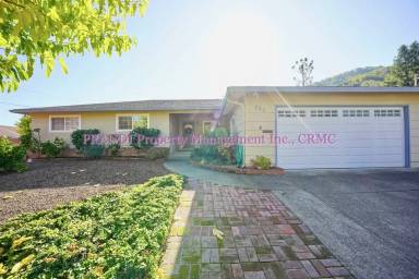 Main picture of 880 Tamarack Dr