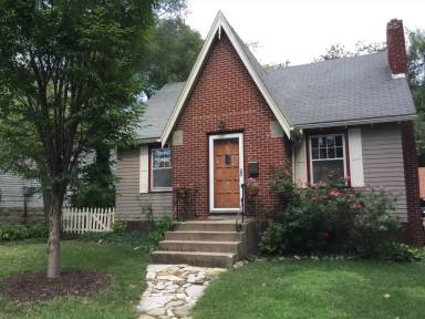 Main picture of 327 W 17th St