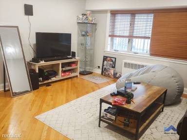 Main picture of 4889 N Ashland Ave