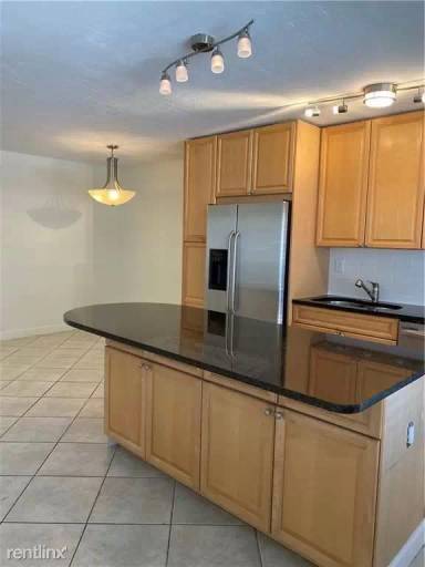 Main picture of 2881 NE 32nd St