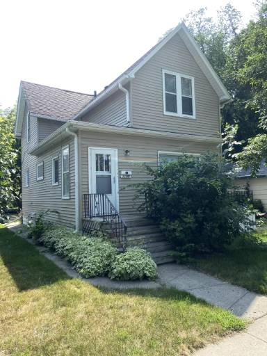 Main picture of 1109 College St N