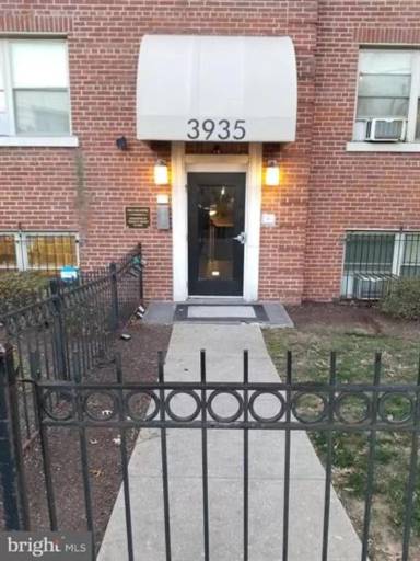 Main picture of 3935 S St SE