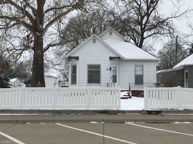 Main picture of 310 SE Main St