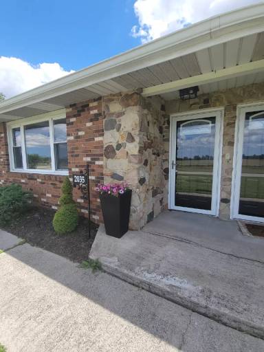 Main picture of 2035 Prospect Rd