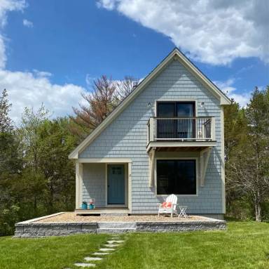 Main picture of 15 Cedar Point Rd