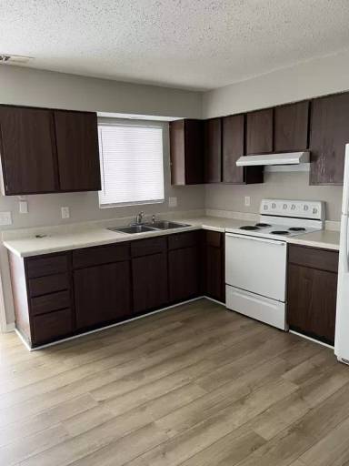 Main picture of 824 E Ridgely Ave