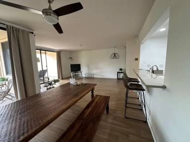 Main picture of 140 The Village