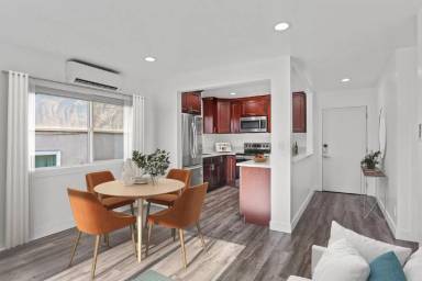 Main picture of 1101 N Flower St