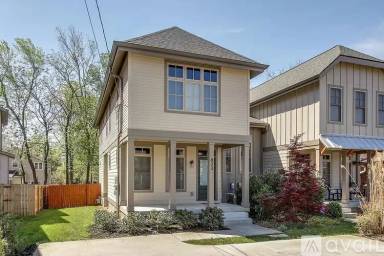 Main picture of 823 Knox Ave