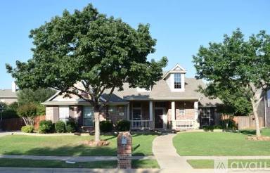 Main picture of 604 Peacock Dr