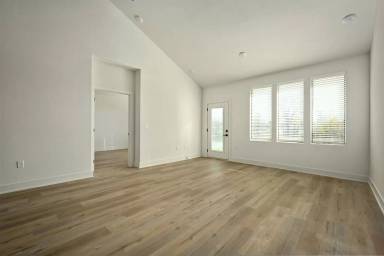 Main picture of 305 N Washington St