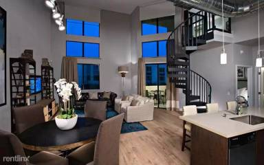 Main picture of Biltmore at Camelback Apartments