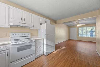 Main picture of 2748 N Barcelona Ave